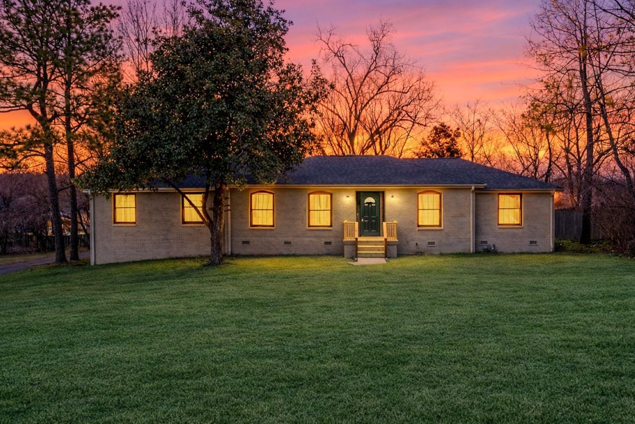 102 Cloverdale Ct, Hendersonville, TN 37075 Main Photo