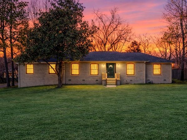 102 Cloverdale Ct, Hendersonville, TN 37075