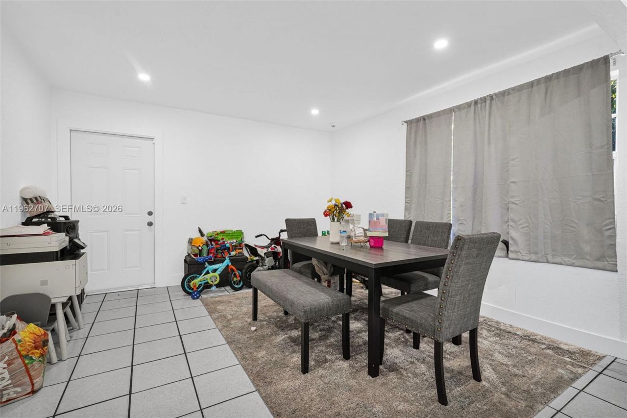 3280 NW 213th Ter , Miami Gardens, FL 33056 Photo