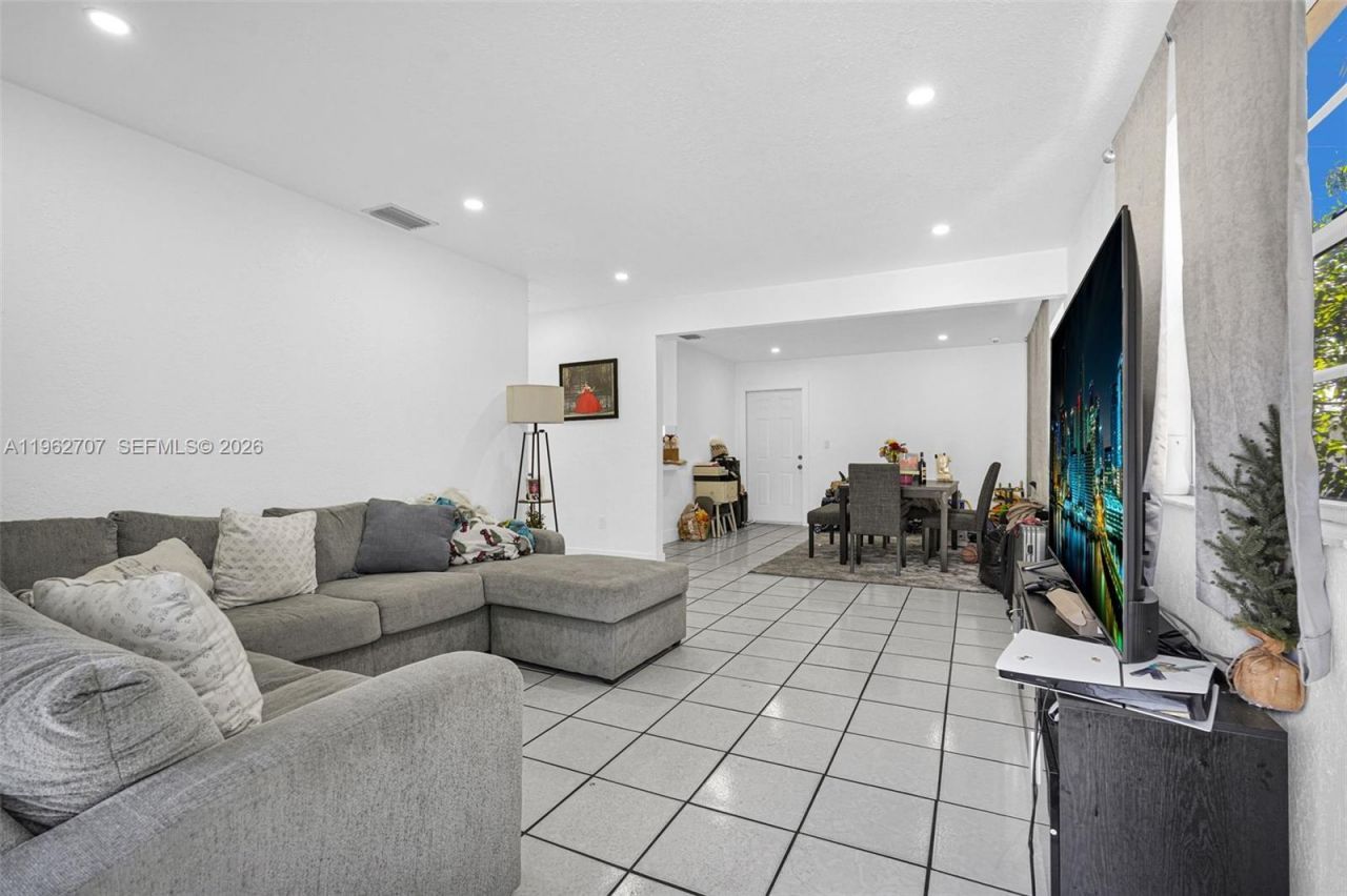 3280 NW 213th Ter , Miami Gardens, FL 33056 Photo