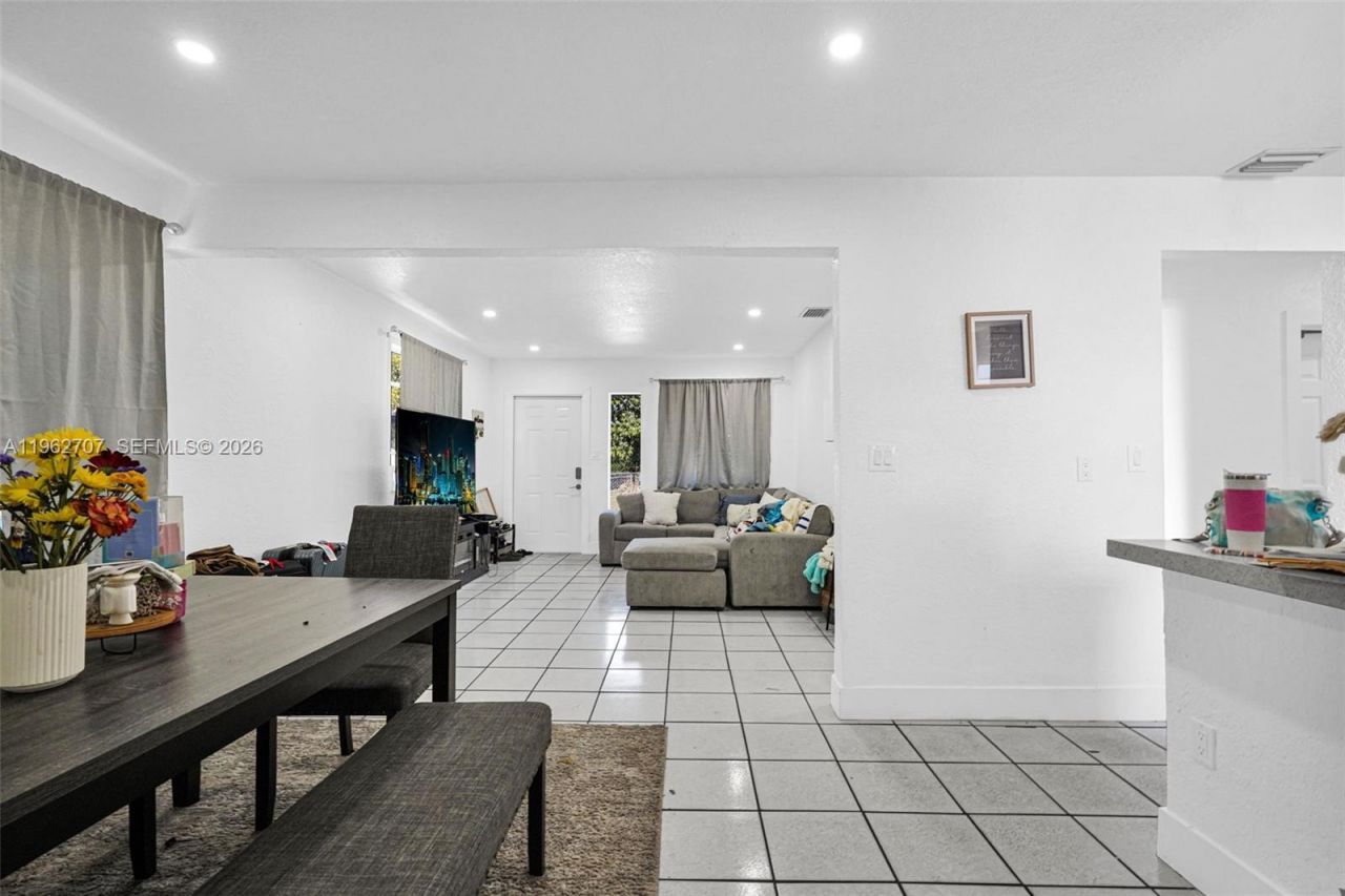 3280 NW 213th Ter , Miami Gardens, FL 33056 Photo