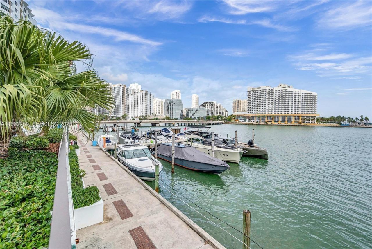 999 Brickell Bay Drive, Unit 1202, Miami, FL 33131 Photo