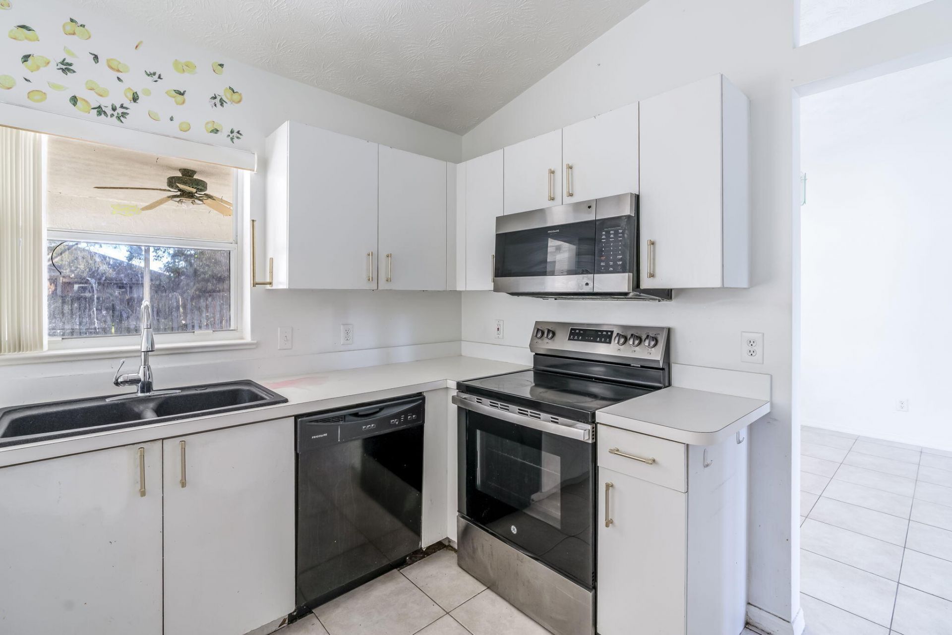 298 SW Eyerly Avenue, Port Saint Lucie, FL 34953 Photo