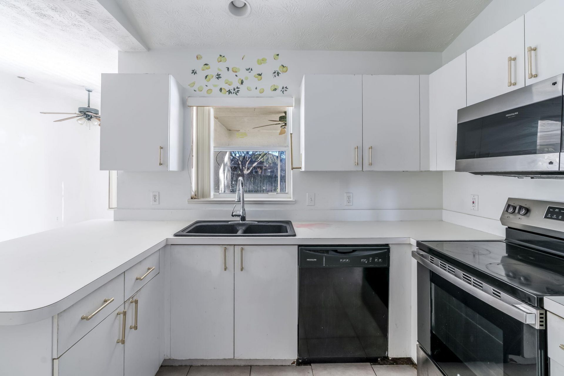 298 SW Eyerly Avenue, Port Saint Lucie, FL 34953 Photo