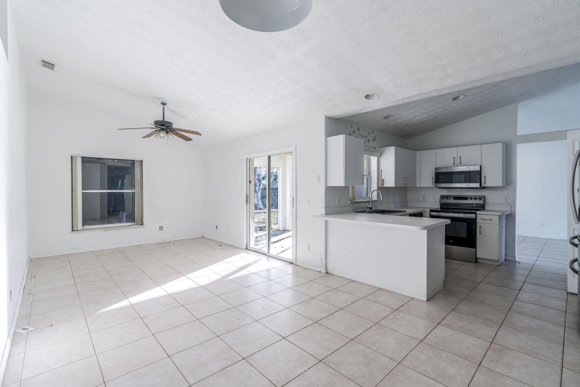 298 SW Eyerly Avenue, Port Saint Lucie, FL 34953 Photo