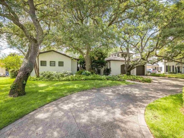 9 N Sunset Blvd, Gulf Breeze, FL 32561