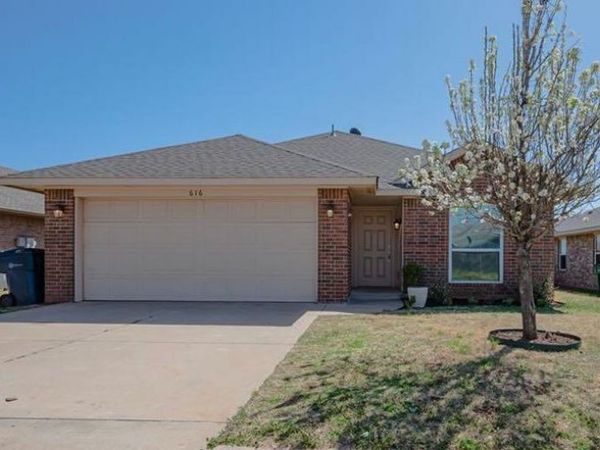 616 Rosemoor Court, Yukon, OK 73099