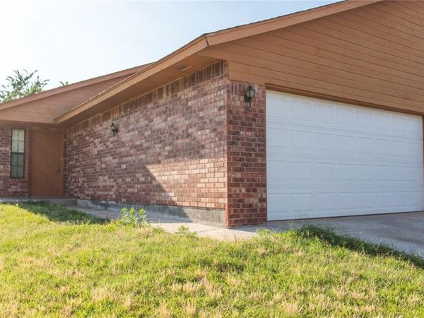 400 S Greengate Drive, Yukon, OK 73099