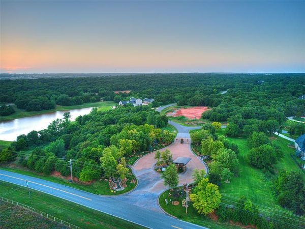 7033 James Creek Trail, Edmond, OK 73034