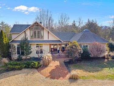 379 CEDAR MEADOW DR, NELLYSFORD, VA 22958