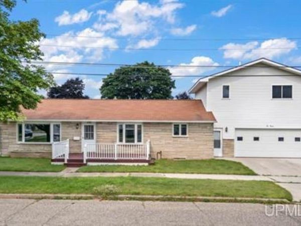 1020 S 18th Street, Escanaba, MI 49829