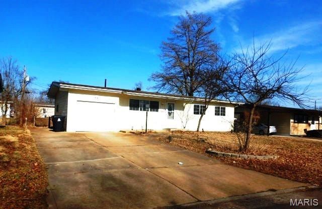 1435 Aspen Drive, Florissant, MO 63031 Main Photo