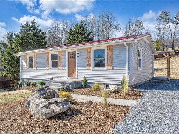 1572 Little Catawba Creek RD, Troutville, VA 24175