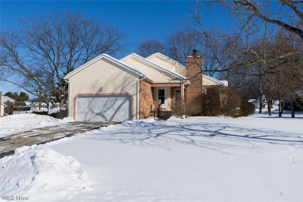 3210 S Billingsgate Circle Nw, Canton, OH 44708 Main Photo