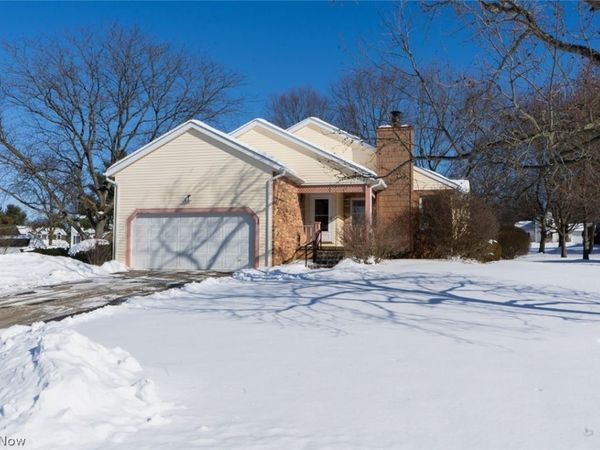 3210 S Billingsgate Circle NW, Canton, OH 44708