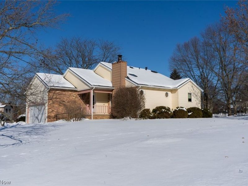 3210 S Billingsgate Circle NW, Canton, OH 44708 Photo 2