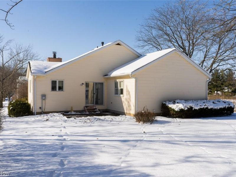 3210 S Billingsgate Circle NW, Canton, OH 44708 Photo 4