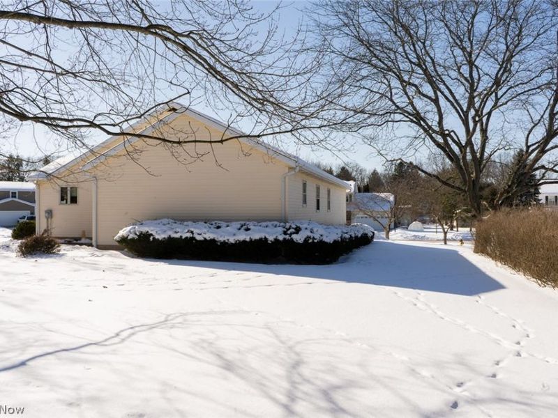 3210 S Billingsgate Circle NW, Canton, OH 44708 Photo 5