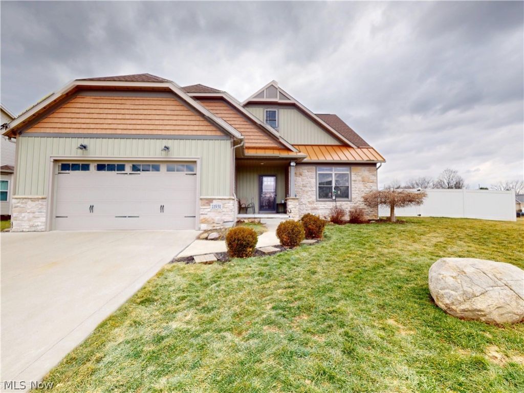 11931 Walton Circle Nw, Uniontown, OH 44685 Main Photo