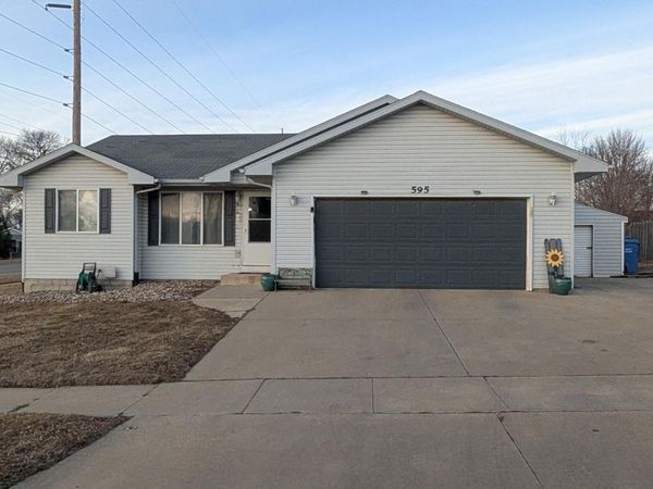 595 COUNTRYSIDE DR, LeMars, IA 51031