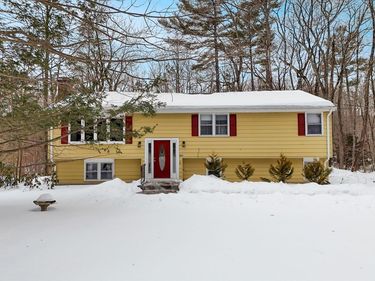 386 Redemption Rock Trl, Sterling, MA 01564