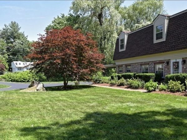 31 Elm St, Upton, MA 01568