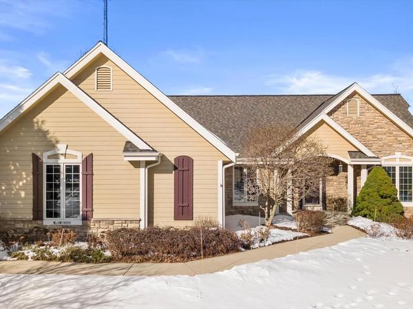 N54W16684 Ravenwood DRIVE, Menomonee Falls, WI 53051