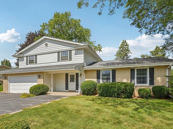 2430 W Applewood LANE, Glendale, WI 53209