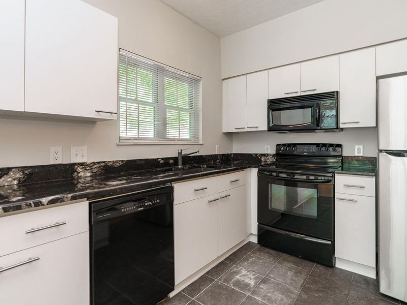 674 Park Street , Columbus, OH 43215 Photo 13