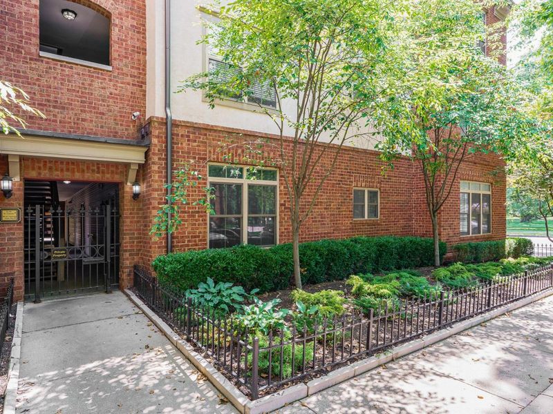 674 Park Street , Columbus, OH 43215 Photo 3