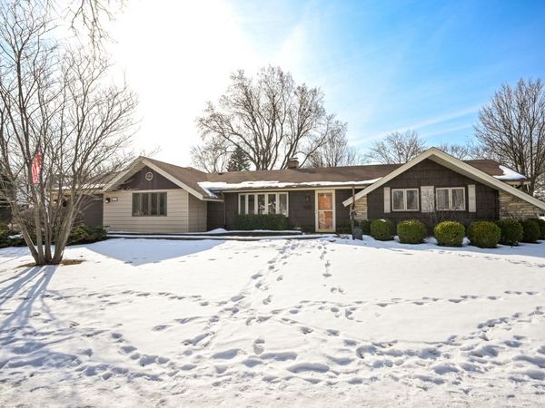 1727 Warwick Lane, Schaumburg, IL 60193