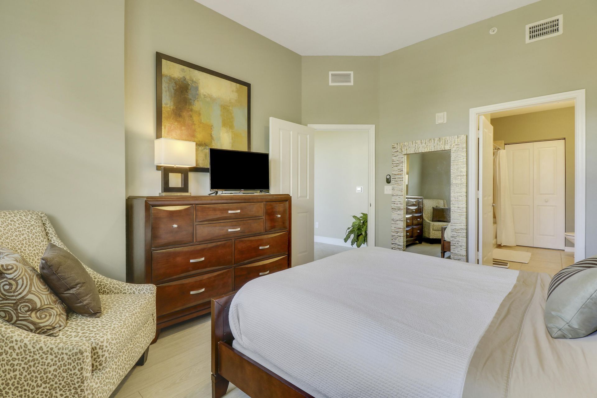 600 S Dixie Highway, Unit 405, West Palm Beach, FL 33401 Photo