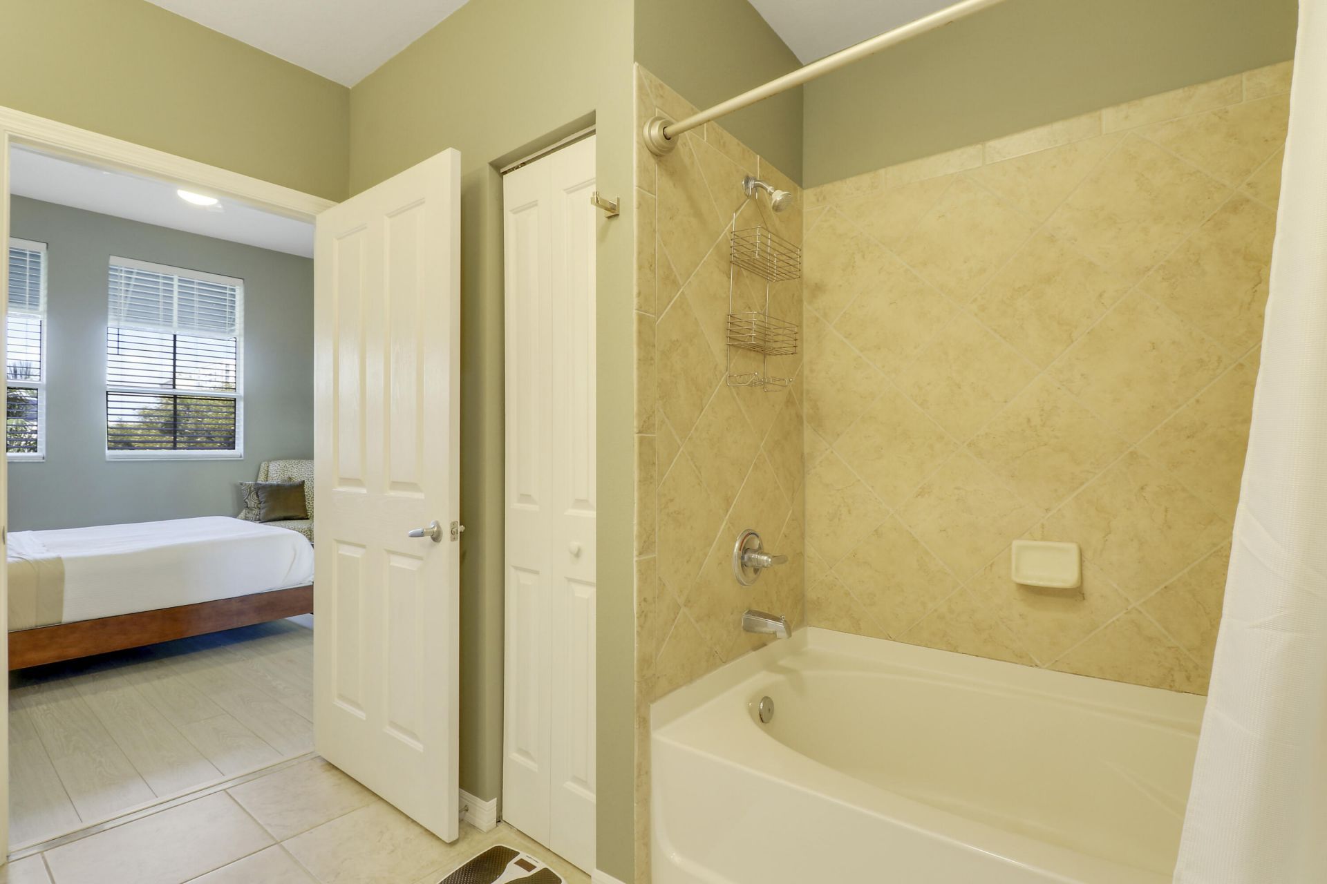 600 S Dixie Highway, Unit 405, West Palm Beach, FL 33401 Photo