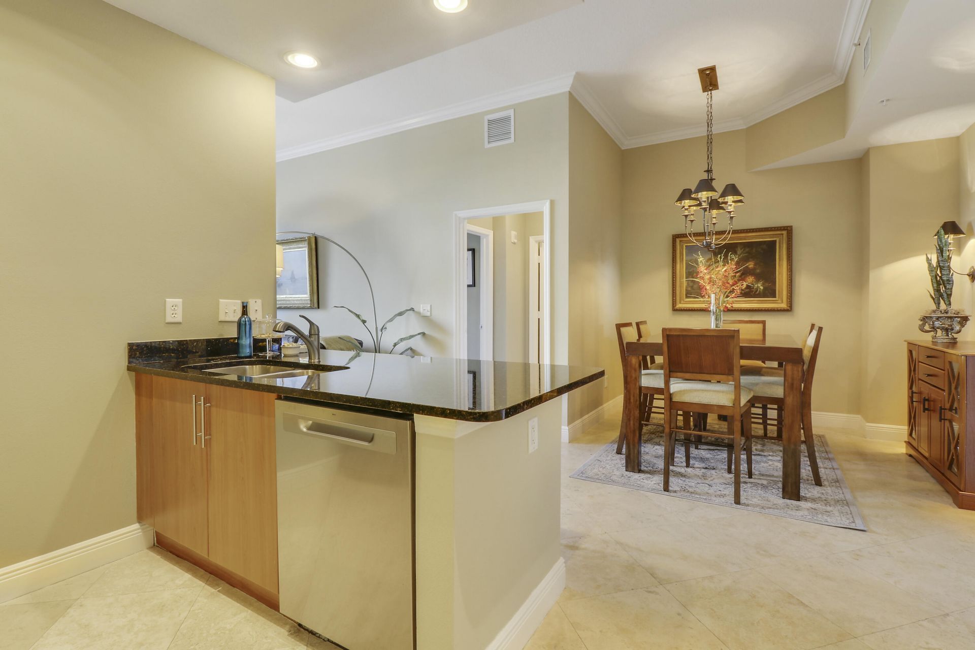 600 S Dixie Highway, Unit 405, West Palm Beach, FL 33401 Photo