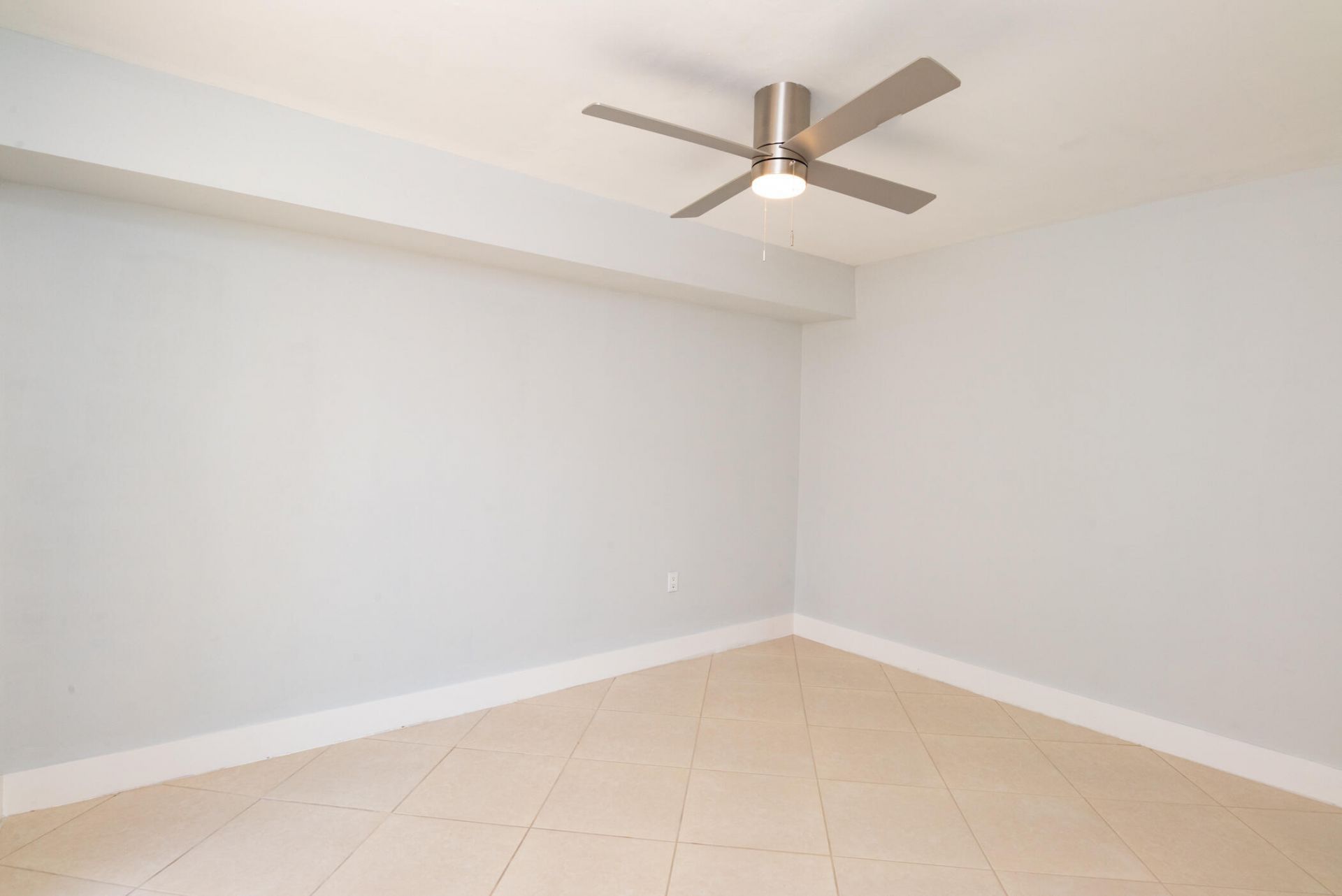 1700 Embassy Drive, Unit 305, West Palm Beach, FL 33401 Photo