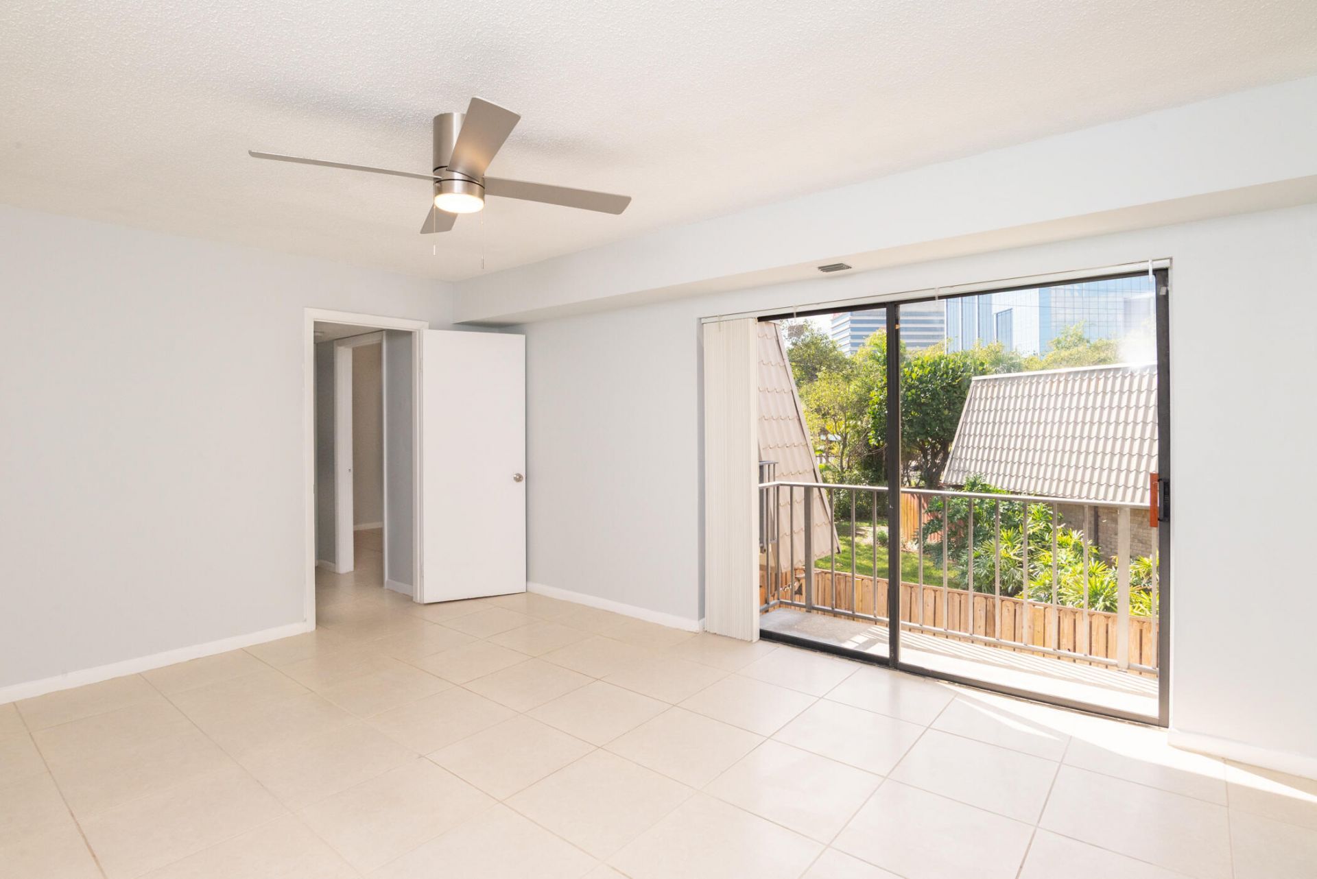 1700 Embassy Drive, Unit 305, West Palm Beach, FL 33401 Photo