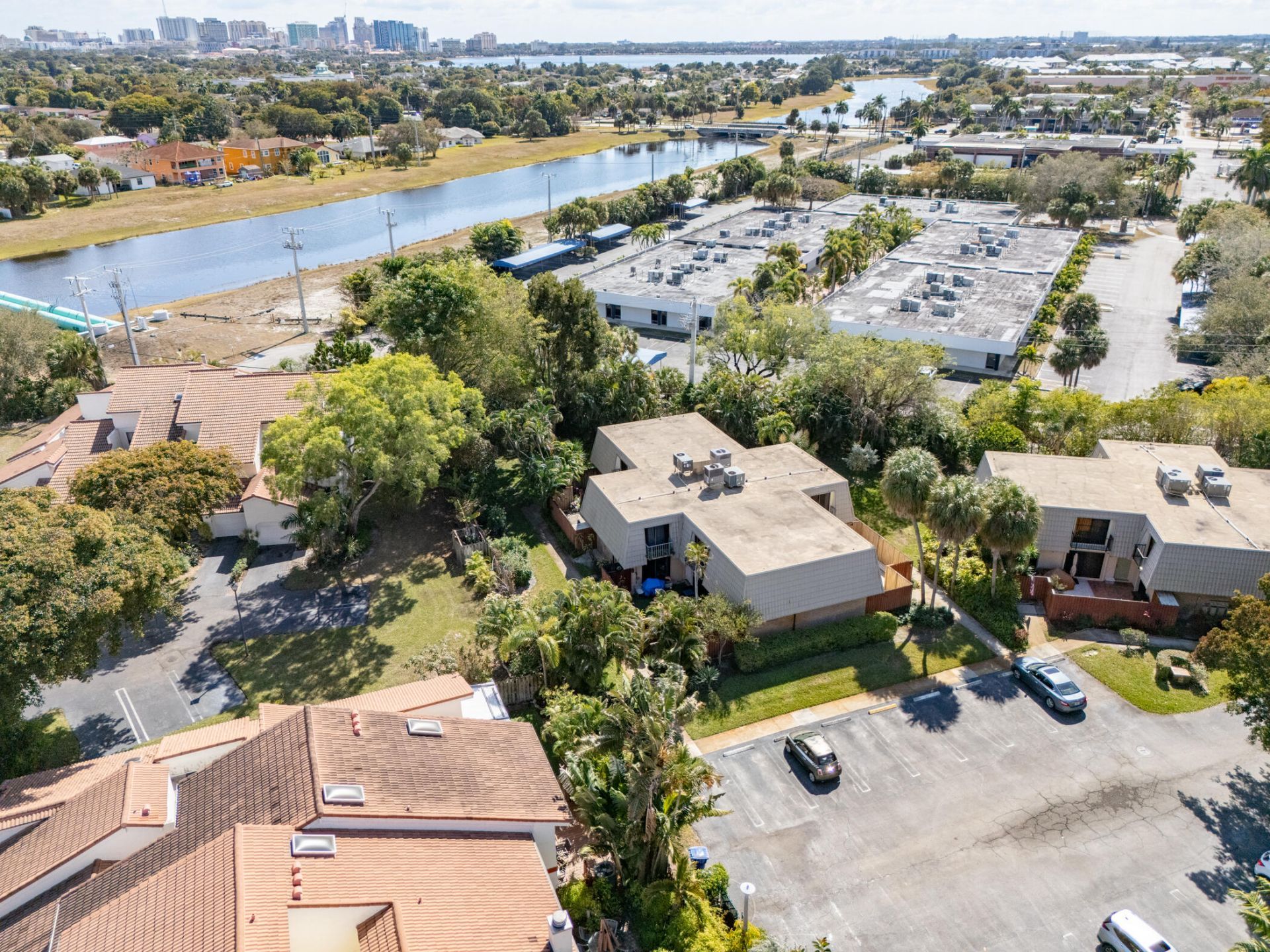 1700 Embassy Drive, Unit 305, West Palm Beach, FL 33401 Photo