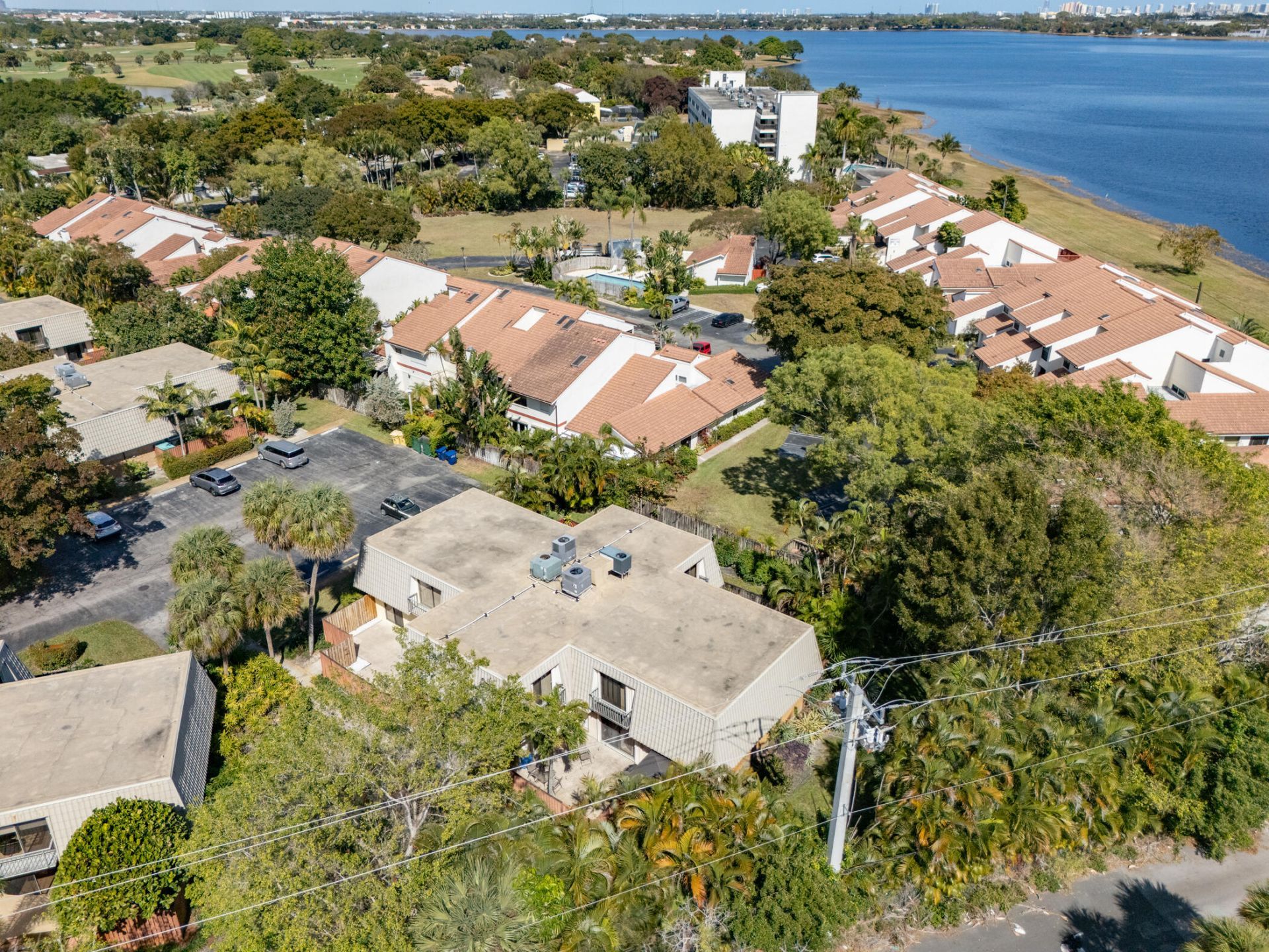 1700 Embassy Drive, Unit 305, West Palm Beach, FL 33401 Photo