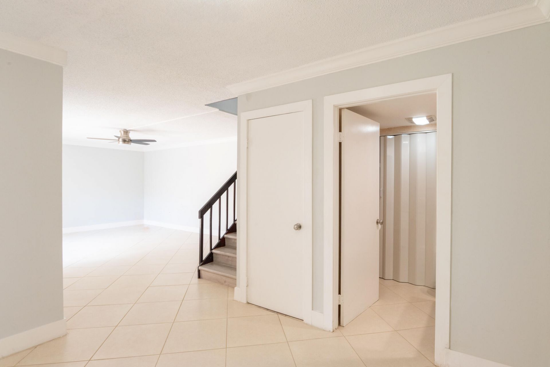 1700 Embassy Drive, Unit 305, West Palm Beach, FL 33401 Photo