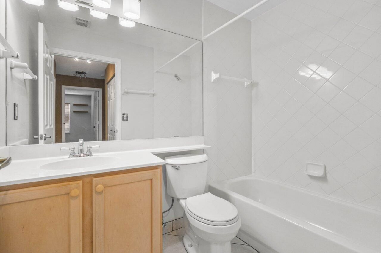 10679 Lake Shore Drive, Wellington, FL 33414 Photo