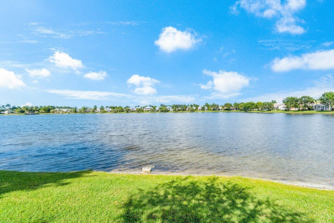 10679 Lake Shore Drive, Wellington, FL 33414 Photo