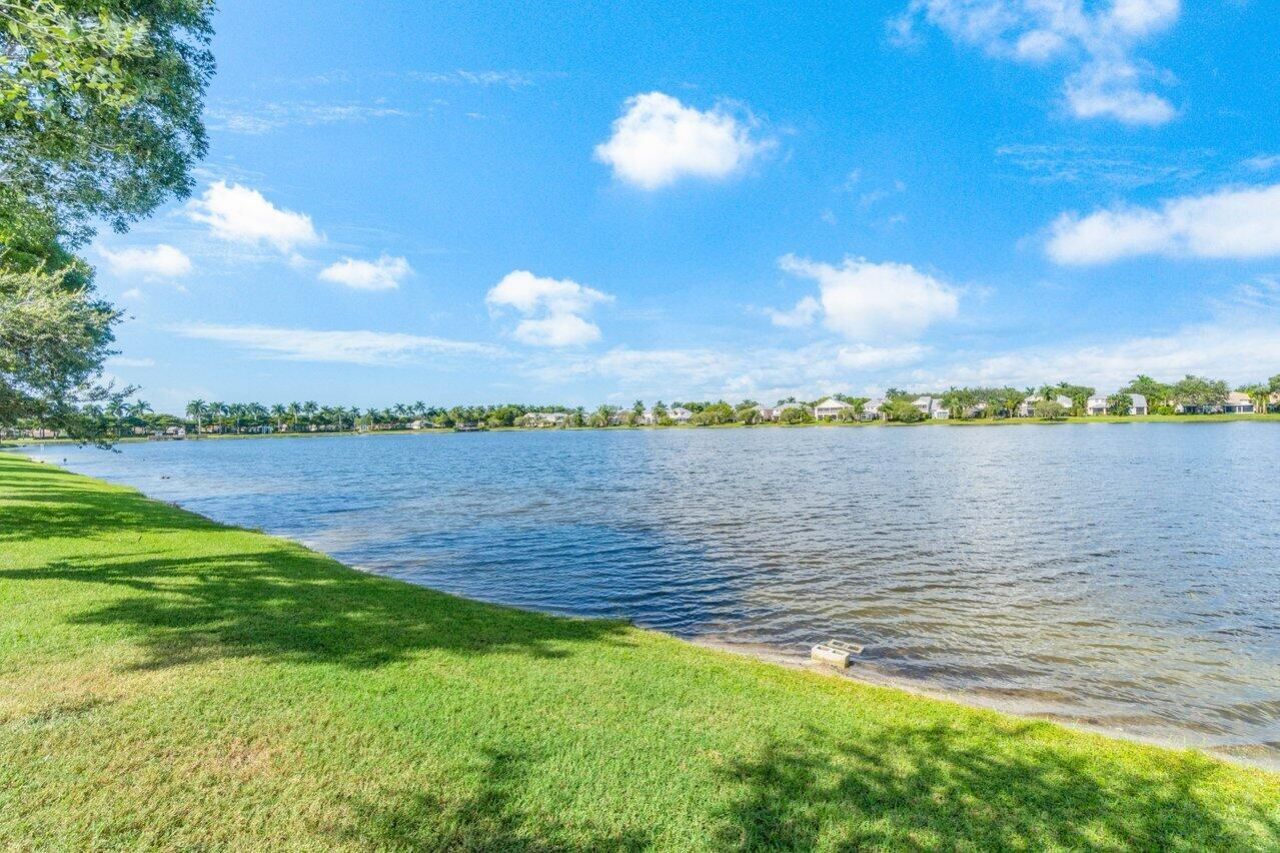 10679 Lake Shore Drive, Wellington, FL 33414 Photo