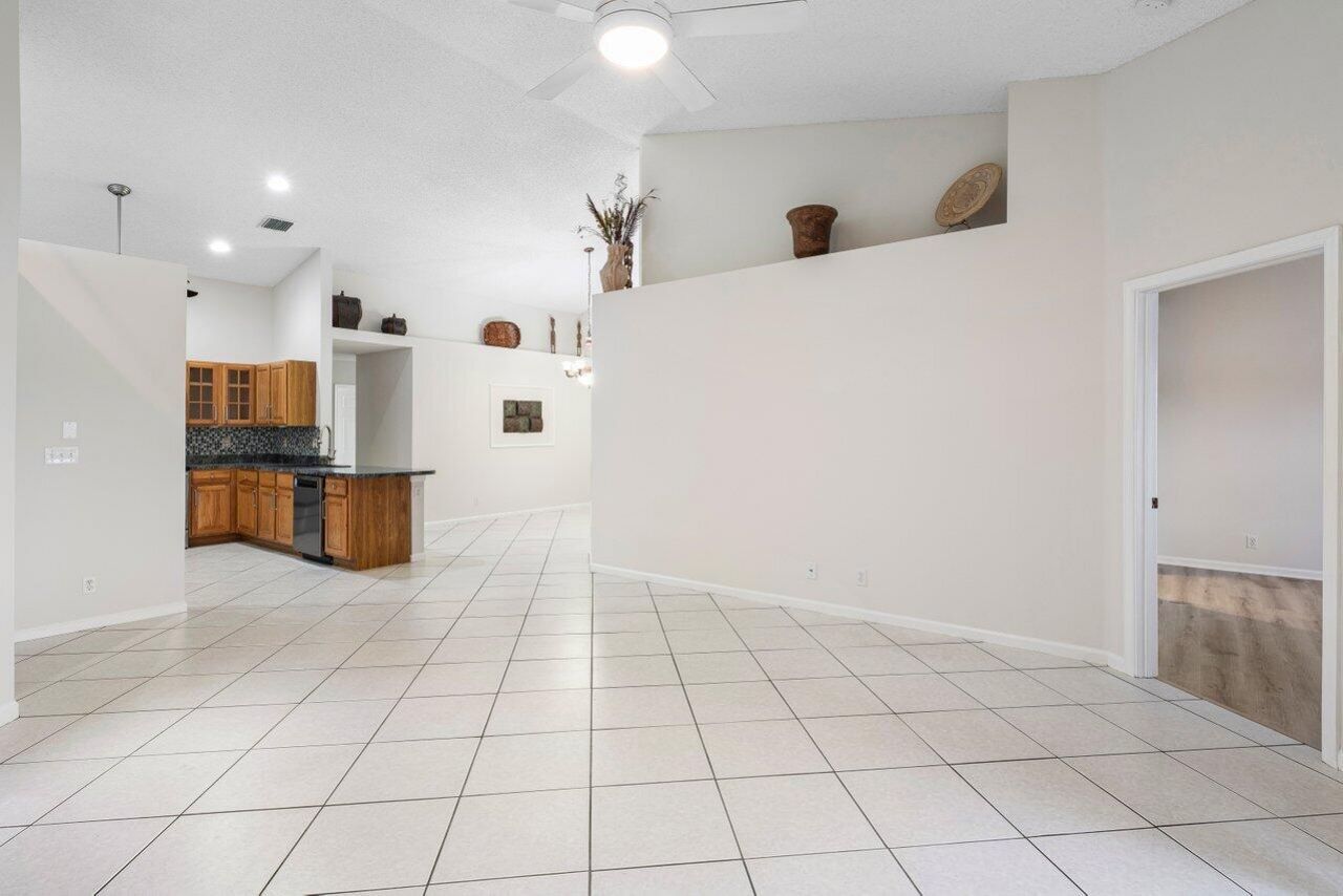 10679 Lake Shore Drive, Wellington, FL 33414 Photo