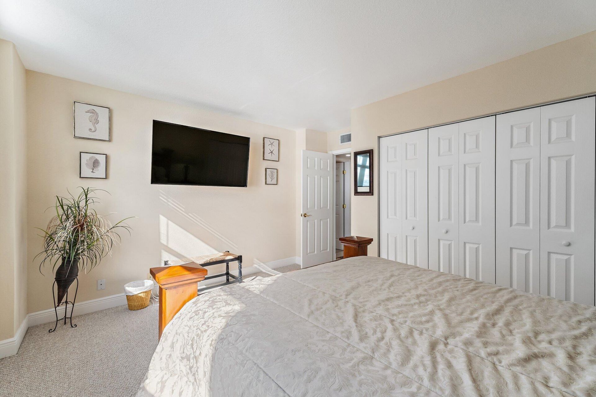 5440 N Ocean Drive, Unit 907, Singer Island, FL 33404 Photo