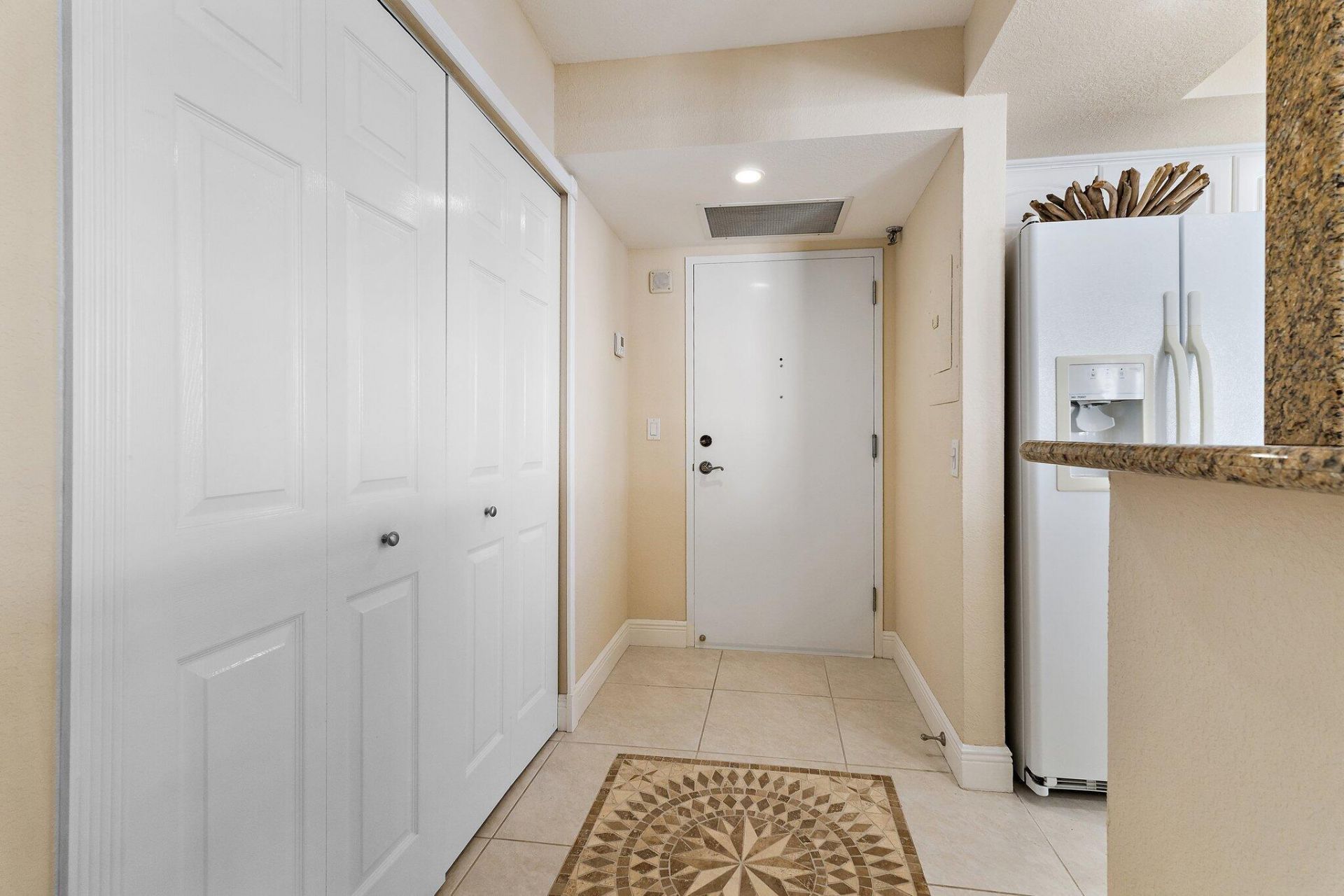 5440 N Ocean Drive, Unit 907, Singer Island, FL 33404 Photo