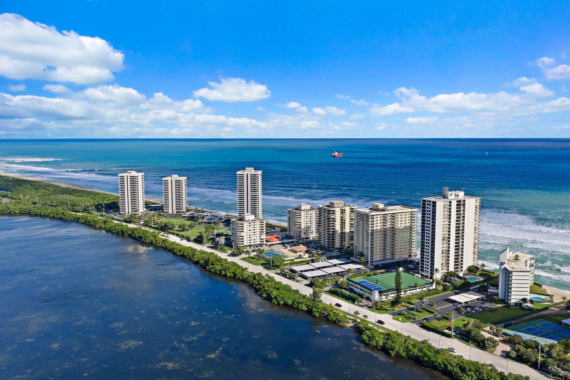 5440 N Ocean Drive, Unit 907, Singer Island, FL 33404 Photo