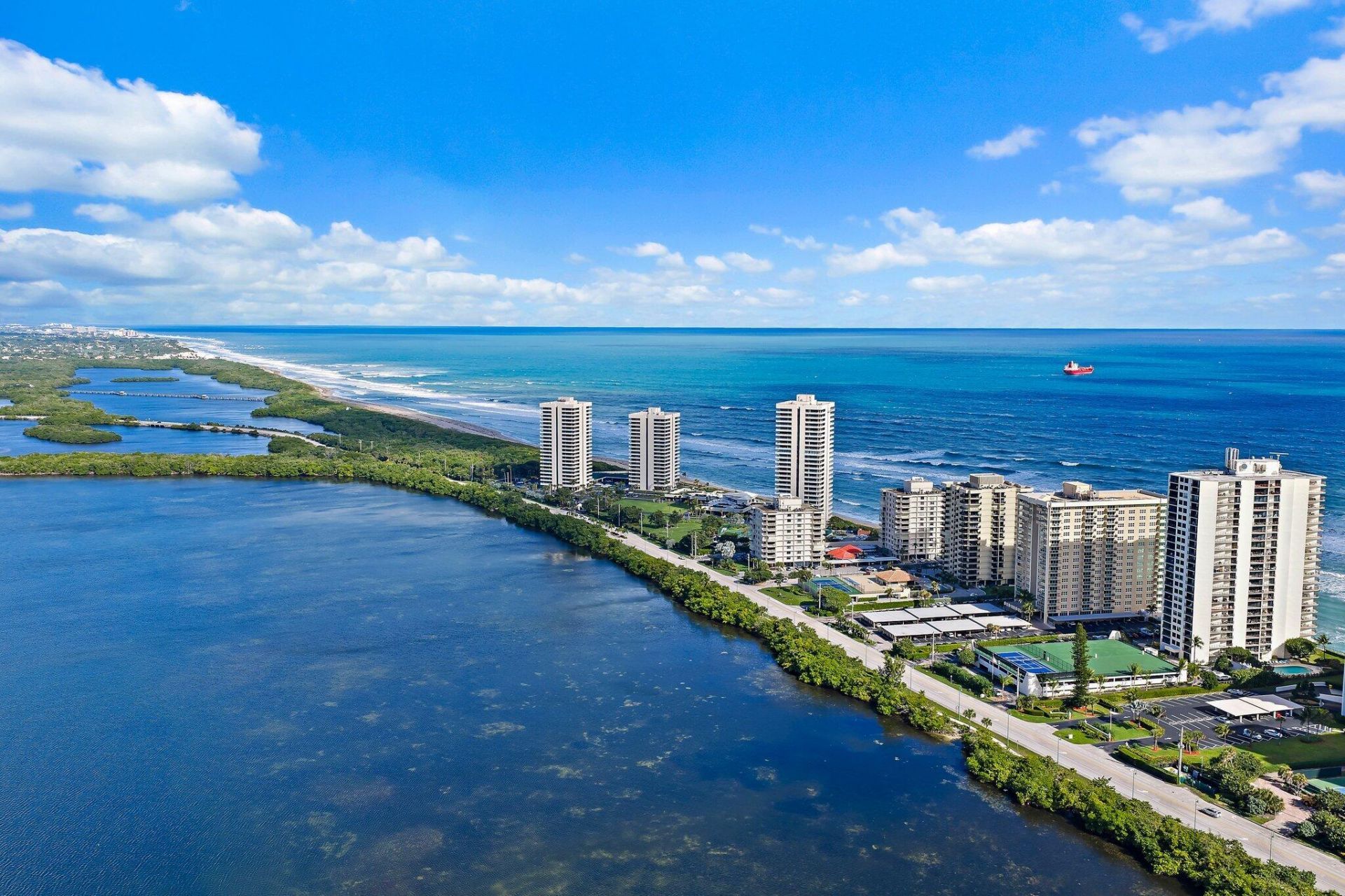 5440 N Ocean Drive, Unit 907, Singer Island, FL 33404 Photo