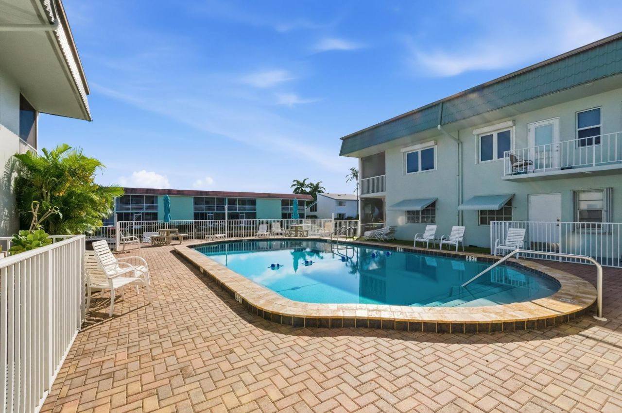 109 Wettaw Lane, Unit 203, North Palm Beach, FL 33408 Photo