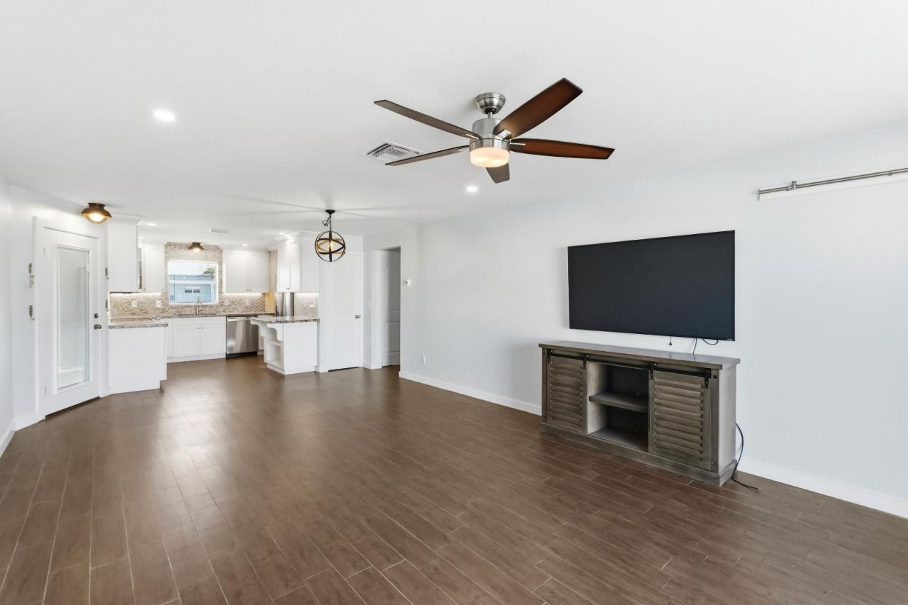 109 Wettaw Lane, Unit 203, North Palm Beach, FL 33408 Photo