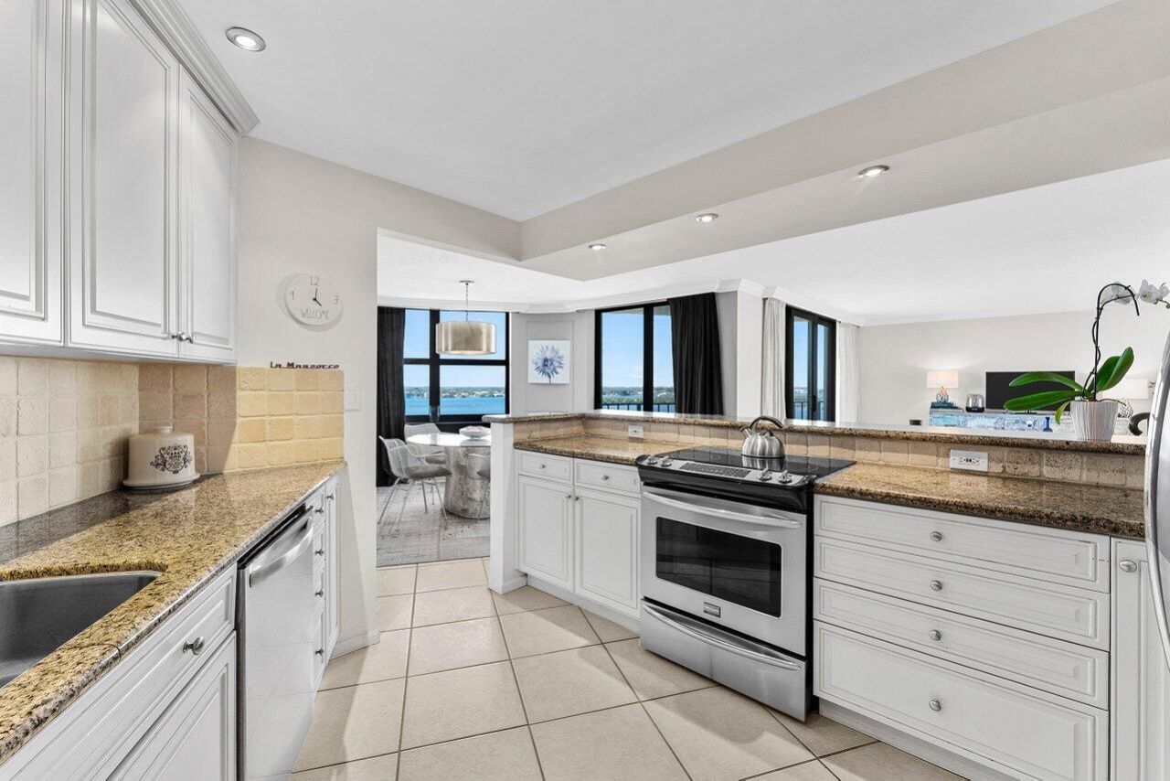5420 N Ocean Drive, Unit 1605, Singer Island, FL 33404 Photo